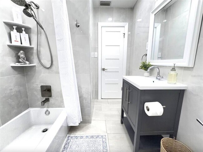 Building Photo - 2238 Clematis St