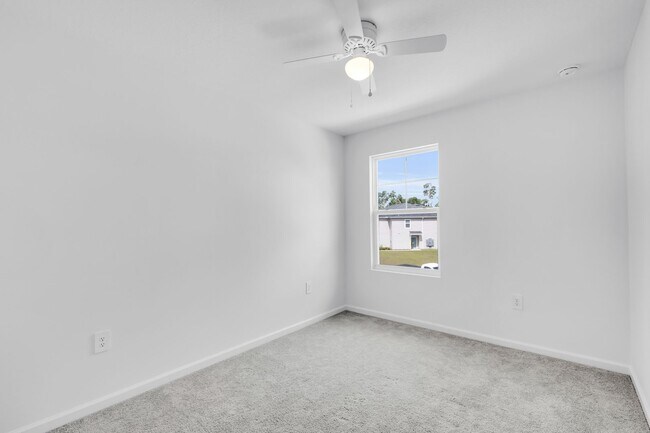 Building Photo - 4915 SW 81st Lp