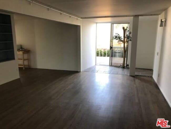 Building Photo - 241 Rees St