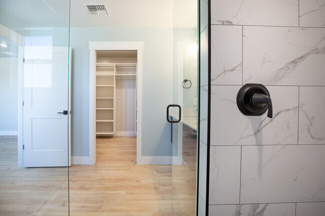 Building Photo - 5377 Remington Dr