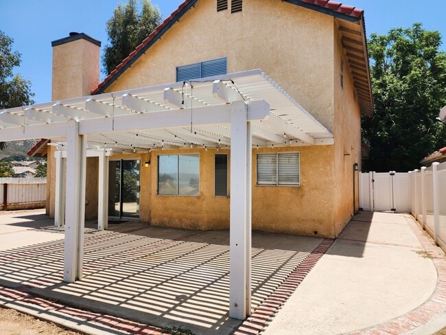 Building Photo - Corner Lot, 3BD, 2.5BA Home in Lake Elsinore