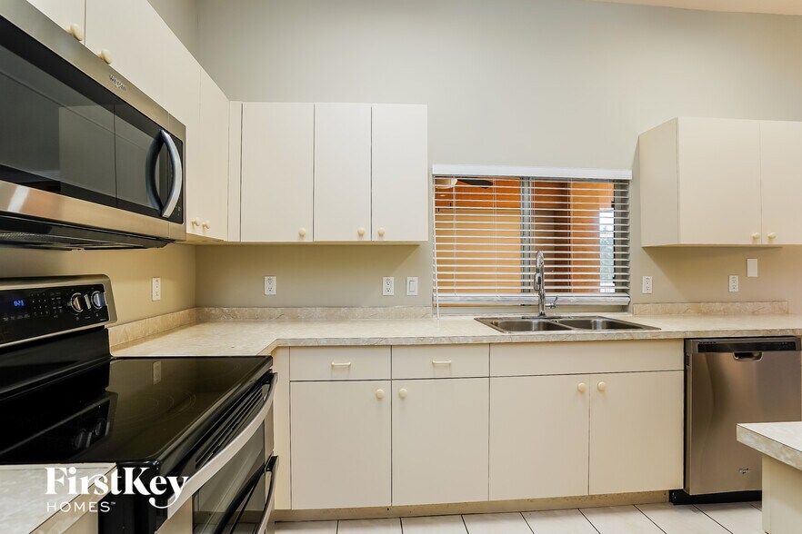 Building Photo - 1506 SE 19th Terrace