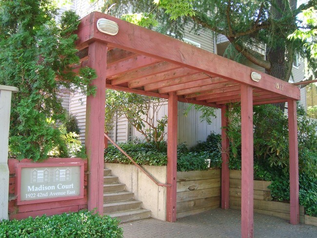 Building Photo - Madison Court