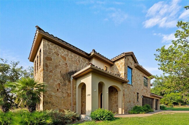 Building Photo - 1702 Lakeway Blvd