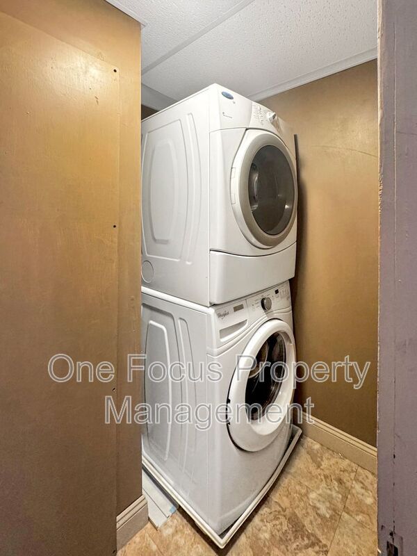 Building Photo - 144 Bloom St