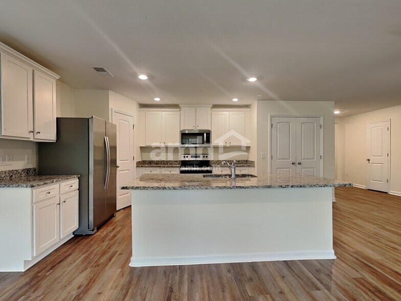 Building Photo - 6041 Mason Tucker Dr