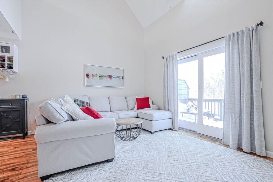 Building Photo - 35 Montrose