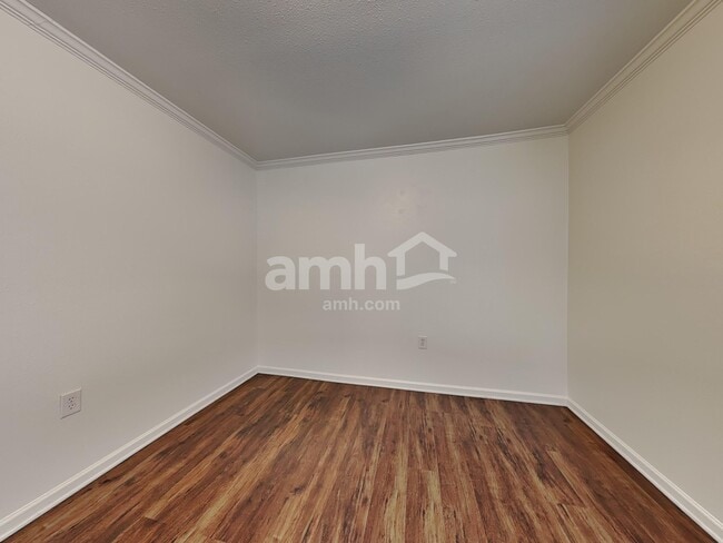 Building Photo - 704 Overlook Rd