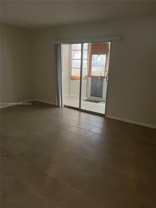 Building Photo - 1901 Bermuda Cir