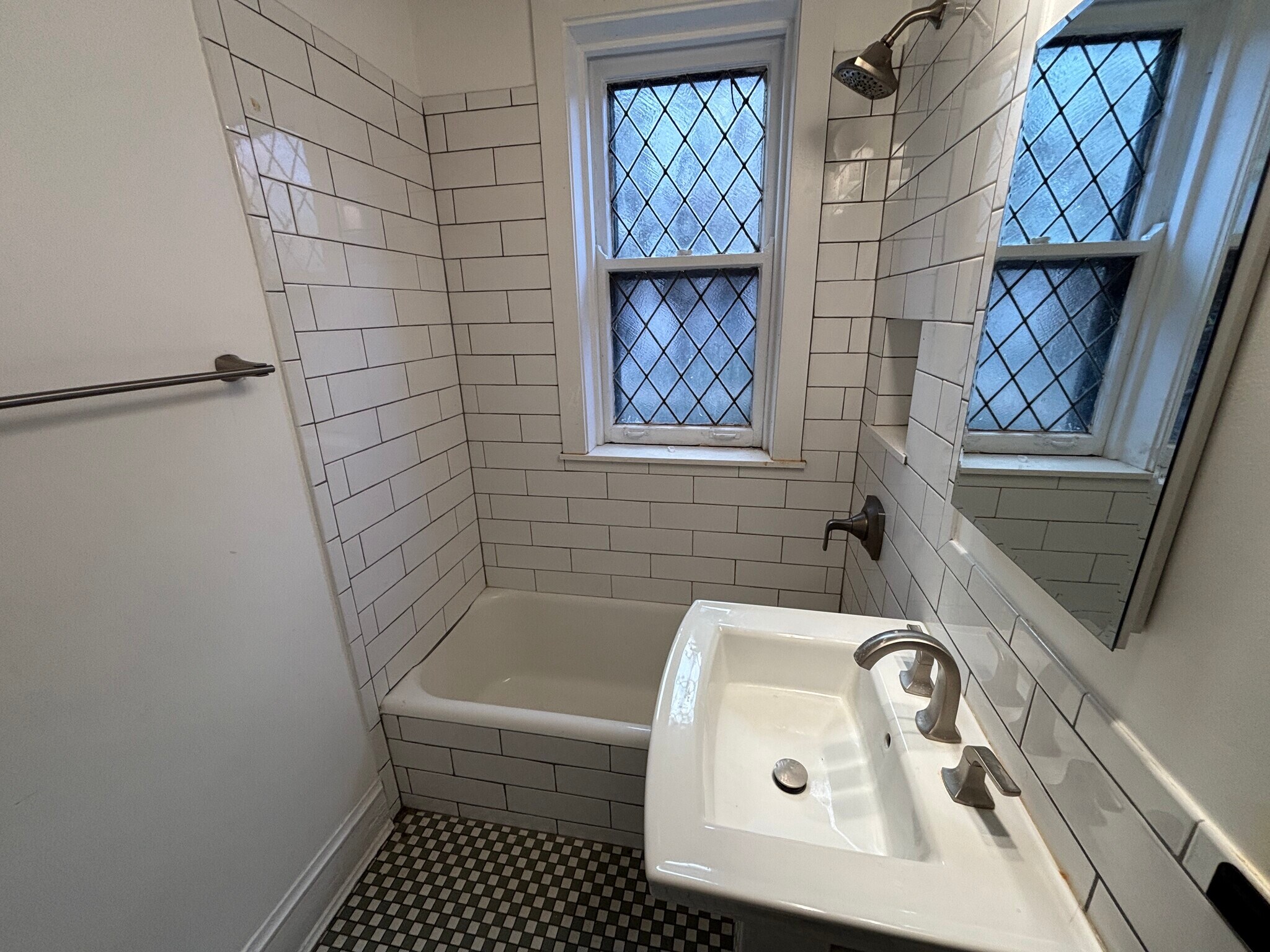 Building Photo - 544 Sheridan Rd