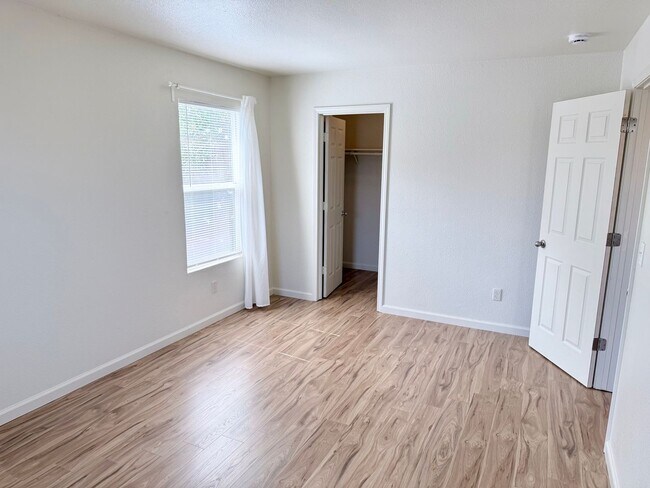 Building Photo - 4931 Winamac Dr