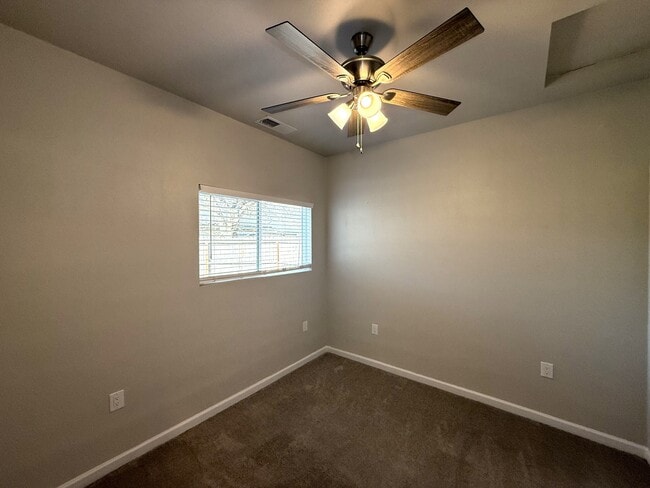 Building Photo - 1472 Hooker Oak Ave