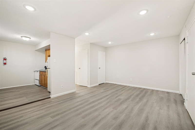 Building Photo - 1302 W Albanus St