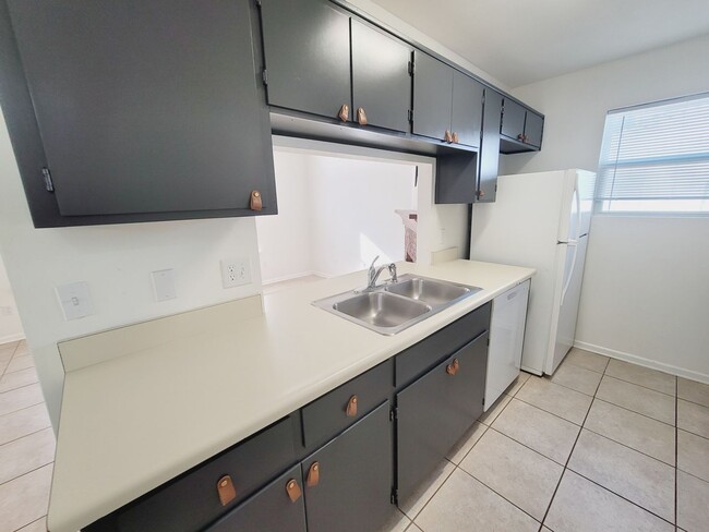 Building Photo - CLASSY NE 2/1.5 w/ Vaulted Ceilings, Privacy Fenced Yard, Washer/Dryer, & Walk in Closets! Availa...