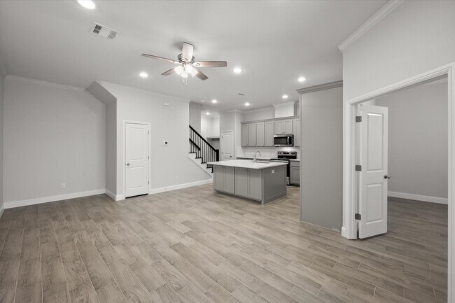 Building Photo - Luxury Arlington Townhome - Gated Community