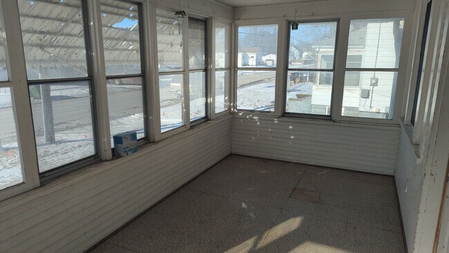 Building Photo - 3 bedroom, 1 bath home in Waterloo