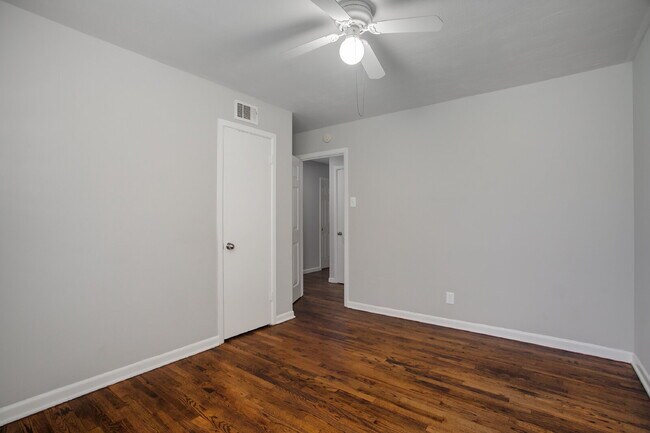 Building Photo - $500 Off Move In Special – First Month