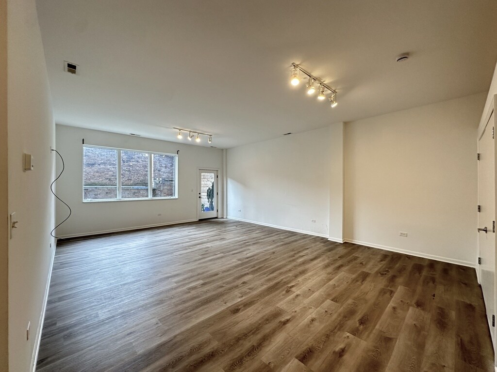 Building Photo - 2550 S Wabash Ave