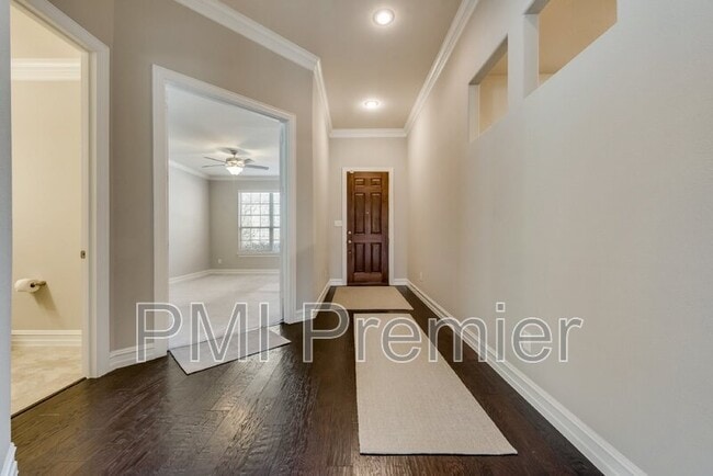 Building Photo - 2818 Balmoral Dr