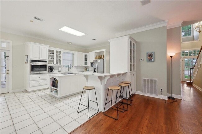 Building Photo - 4 Twin Cir Dr