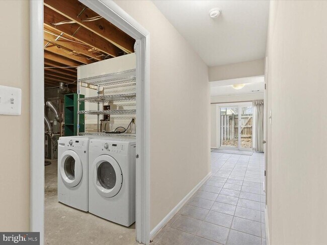 Building Photo - 1426 Yellowwood Ct