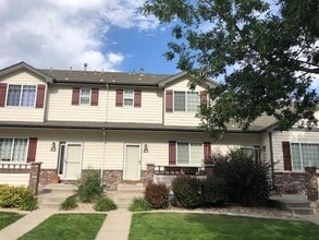 Building Photo - Spacious 3 bed, 2.5 bath Townhome in Ridgewood Hills!