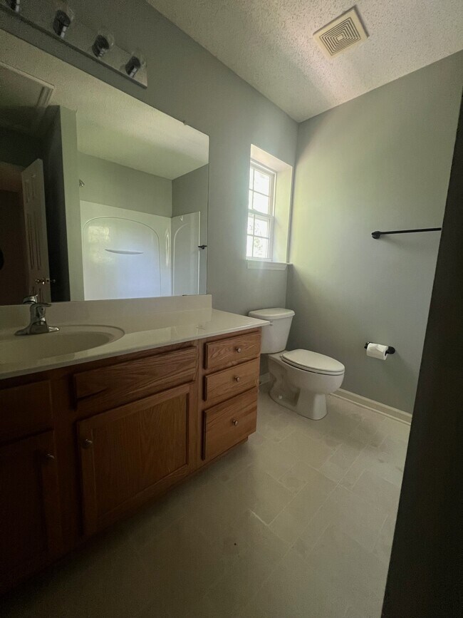 Building Photo - 12 Tannenbaum Cir