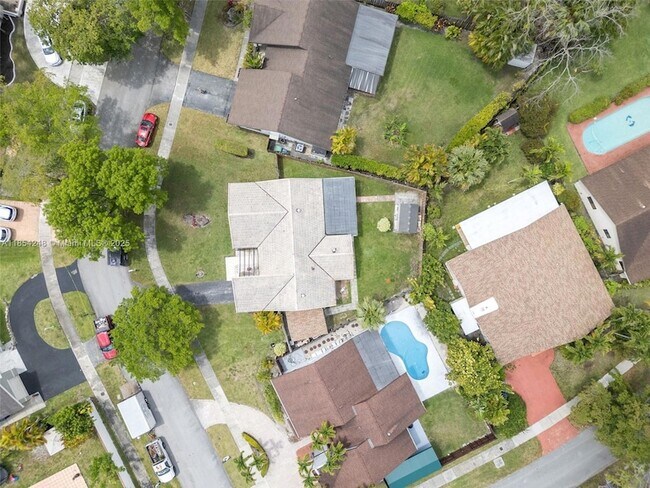 Building Photo - 9130 SW 101st Ave