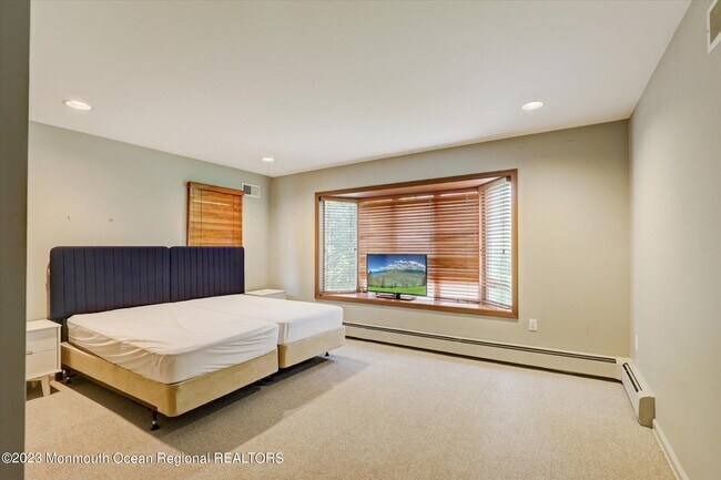 Building Photo - 84 Wickapecko Dr