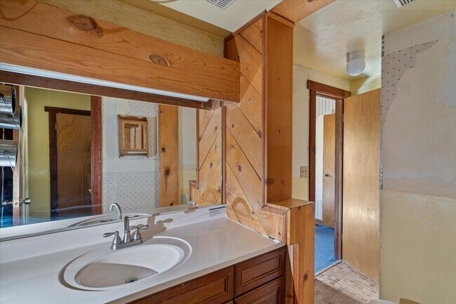 Building Photo - 6200 Pine Hollow Dr