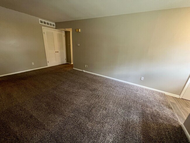 Building Photo - Coming Soon! Charming 2Bed/1Bath Duplex