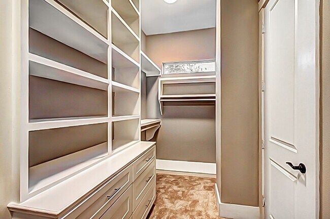 Building Photo - 4849 Benning Dr