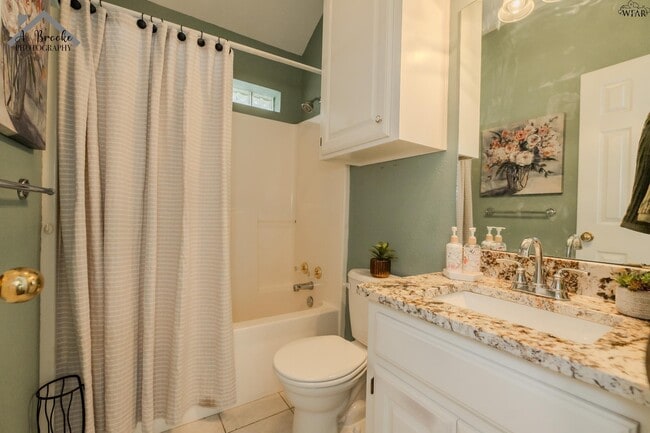 Building Photo - 3037 Cunningham Dr