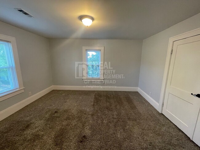 Building Photo - Unbelievable 4bd/2ba Home right next to NC...