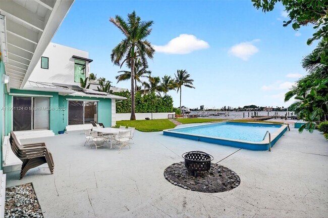 Building Photo - 2910 N Flagler Dr