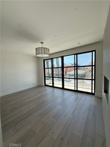 Building Photo - 230 2nd St