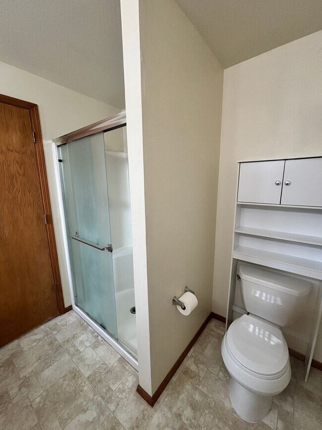 Building Photo - Spacious Tri-Level On Corner Lot