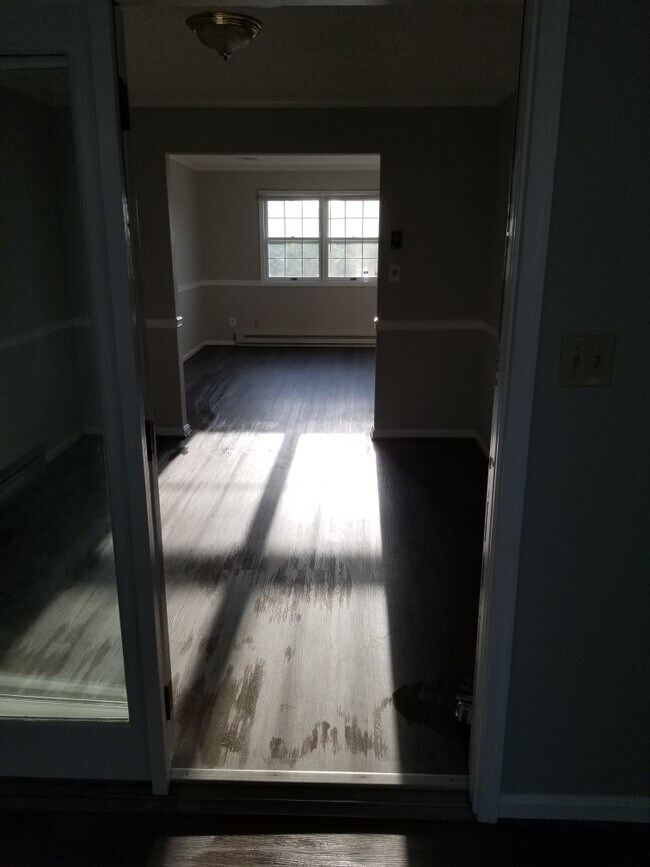 Building Photo - 42 Koncer Dr