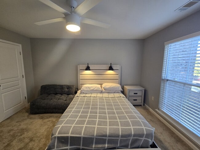 Building Photo - 490 S Barnett Shoals Rd