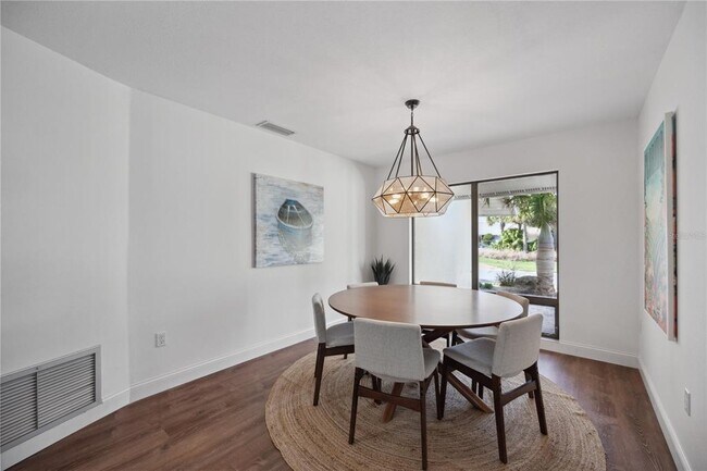 Building Photo - 456 Yacht Harbor Dr