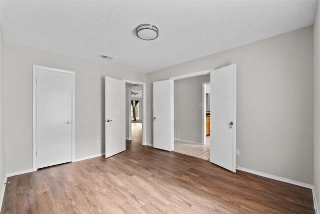 Building Photo - 2819 Sugar Wood Dr