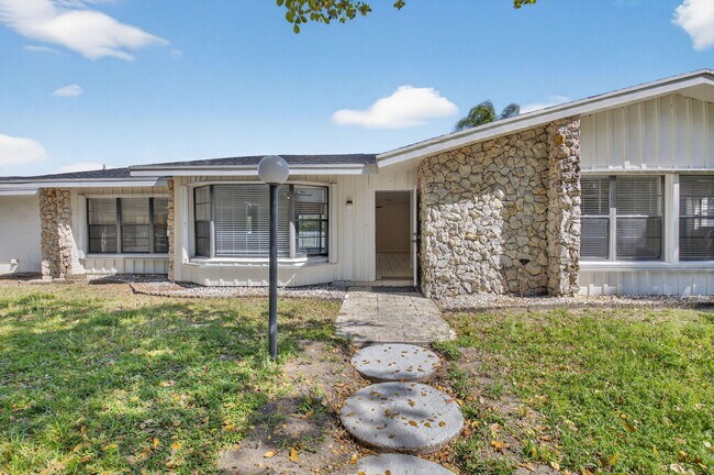 Building Photo - 10157 La Reina Rd