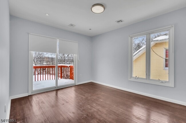 Building Photo - 323 Van Houten Ave