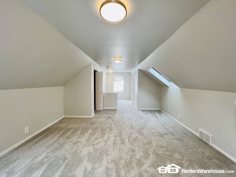 Building Photo - 5109 Windsor Ave