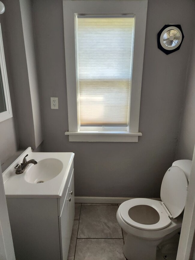 Building Photo - Great 3 Bed 2 Bath for Rent