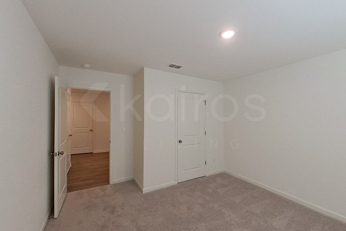 Building Photo - 110 Flat Rock Ml Trl