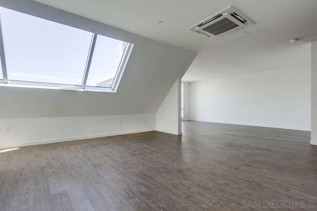 Building Photo - 1836 Columbia St