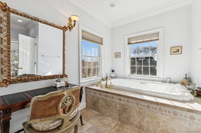 Building Photo - 23 Meadow Ln