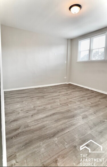 Building Photo - 4854 W Diversey Ave