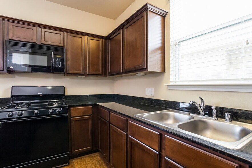 Building Photo - 3350 Allington Ct